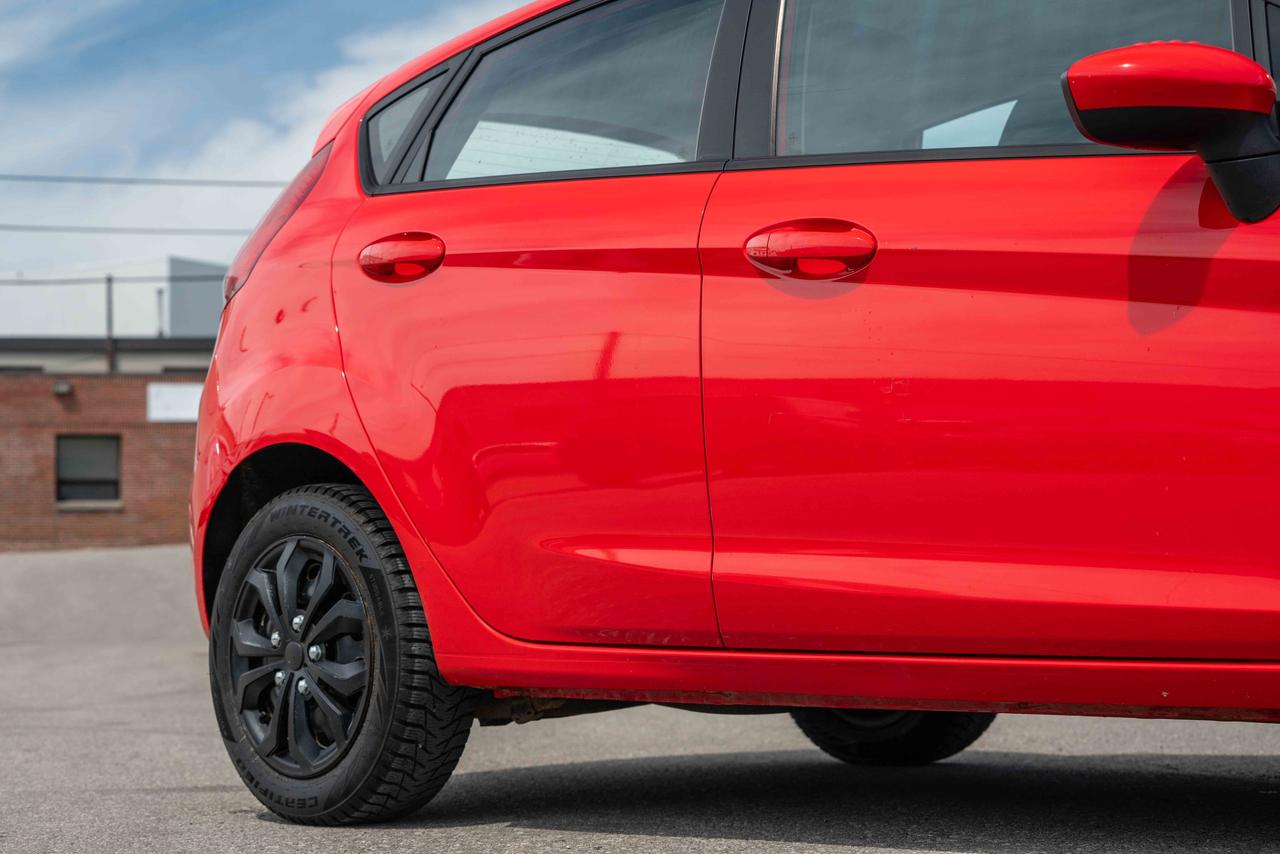 2012 Ford Fiesta SE Photo