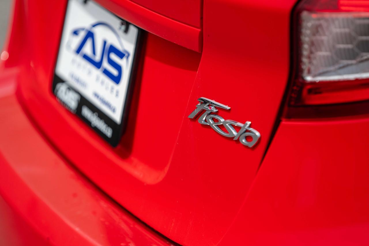 2012 Ford Fiesta SE Photo