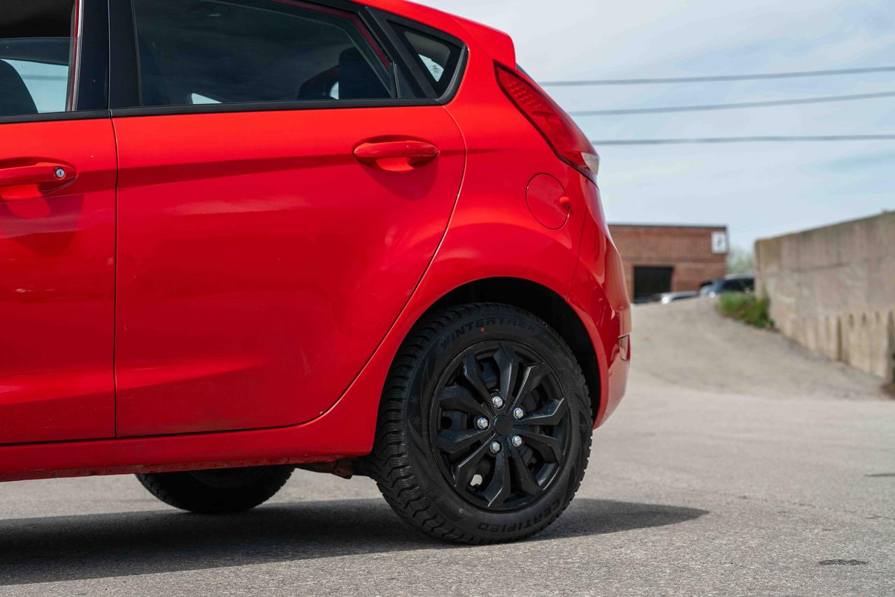 2012 Ford Fiesta SE Photo