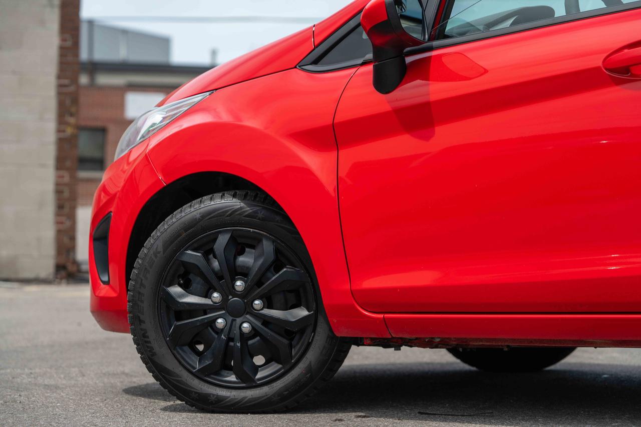 2012 Ford Fiesta SE Photo