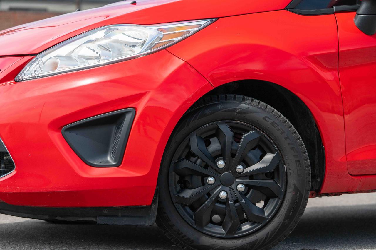2012 Ford Fiesta SE Photo