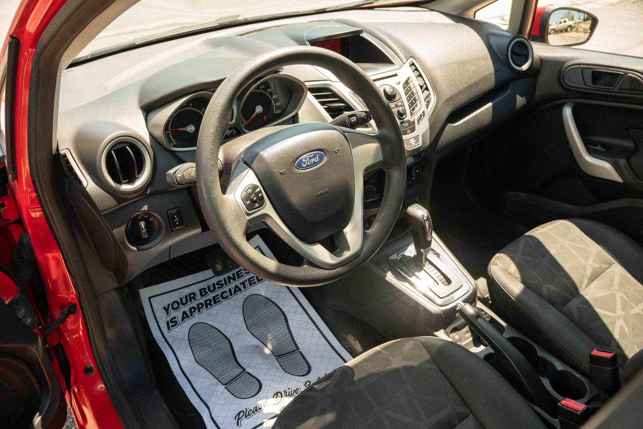 2012 Ford Fiesta SE Photo