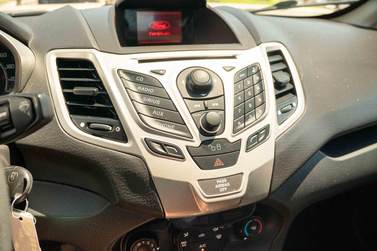 2012 Ford Fiesta SE Photo