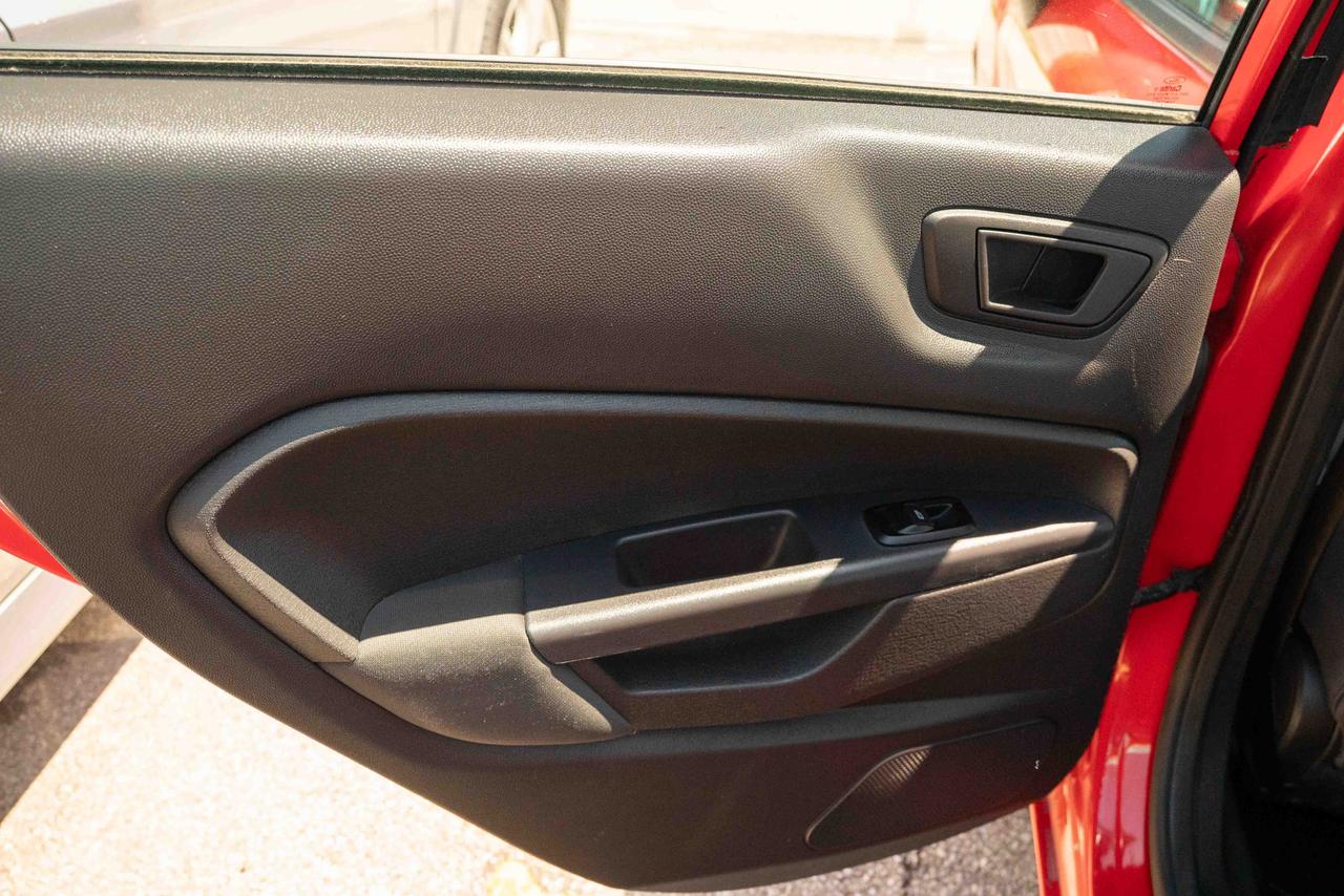2012 Ford Fiesta SE Photo
