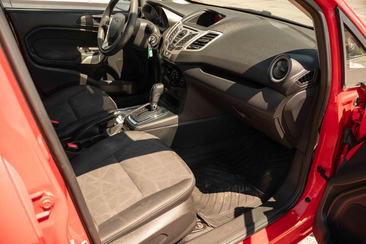 2012 Ford Fiesta SE Photo