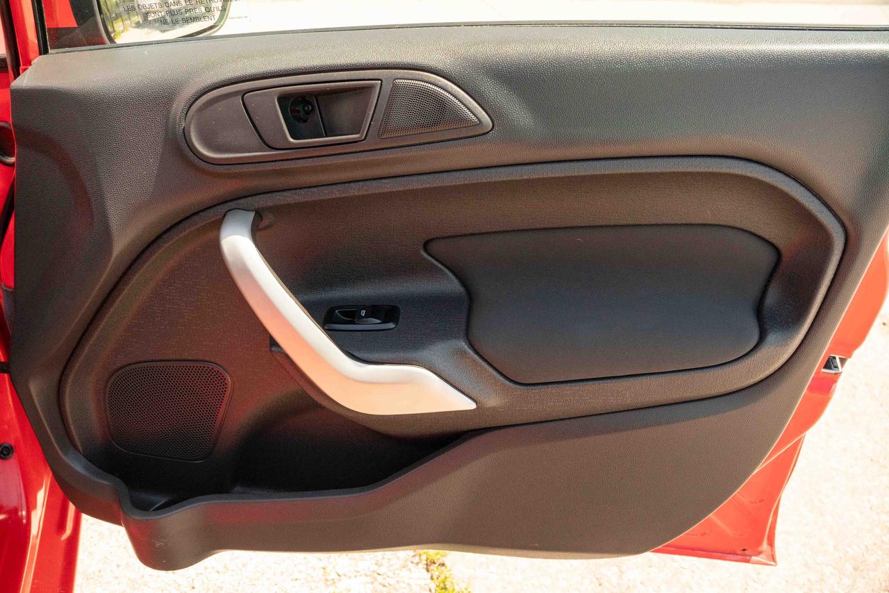 2012 Ford Fiesta SE Photo