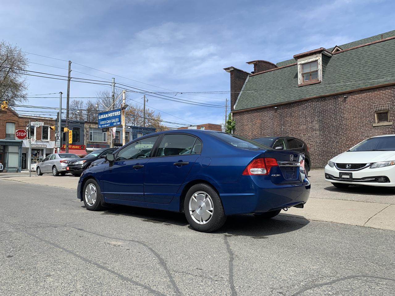 2011 Honda Civic 4dr Auto DX-G Photo2