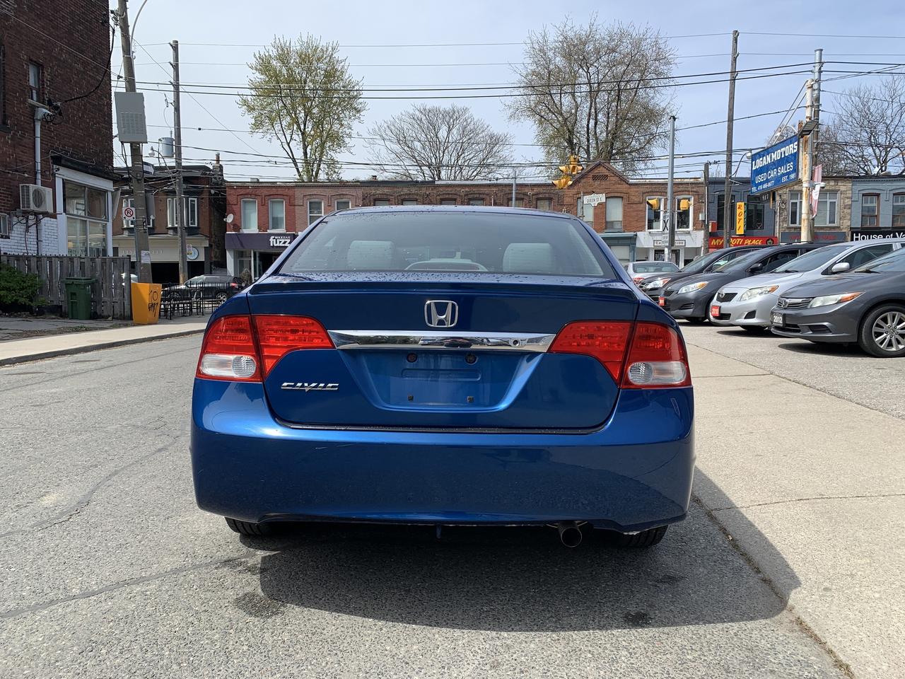 2011 Honda Civic 4dr Auto DX-G Photo3