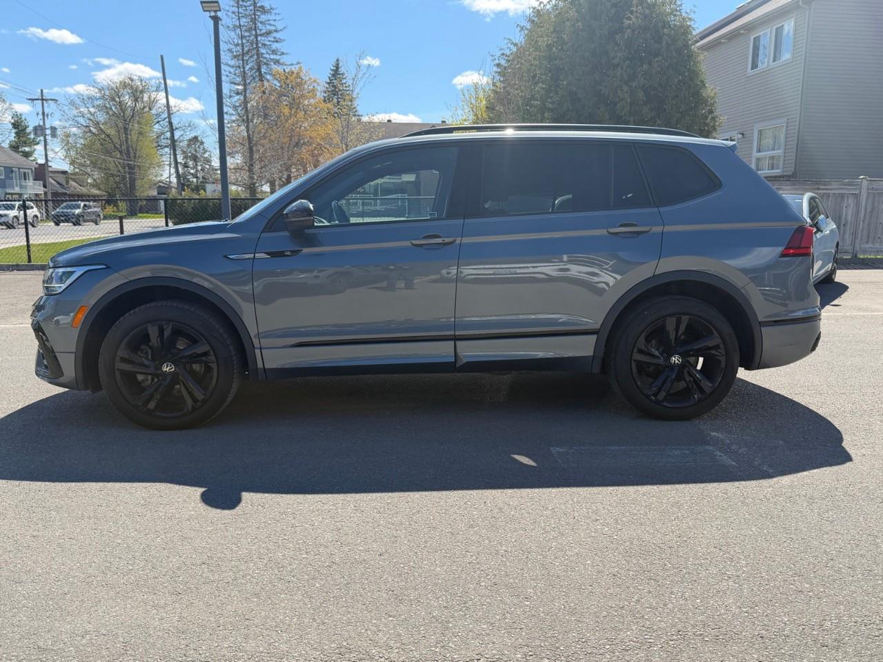 2023 Volkswagen Tiguan Comfortline R-Line Black Edition 4MOTION Photo