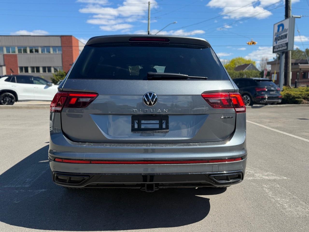 2023 Volkswagen Tiguan Comfortline R-Line Black Edition 4MOTION Photo3