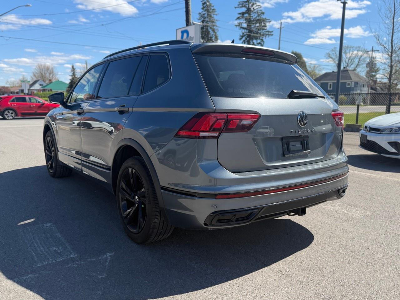 2023 Volkswagen Tiguan Comfortline R-Line Black Edition 4MOTION Photo