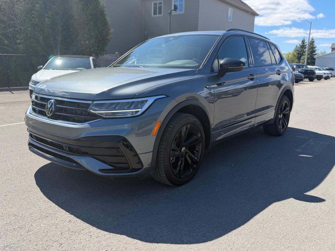 2023 Volkswagen Tiguan Comfortline R-Line Black Edition 4MOTION Photo