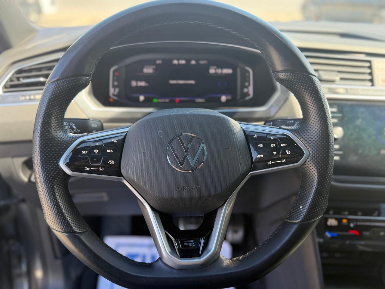 2023 Volkswagen Tiguan Comfortline R-Line Black Edition 4MOTION Photo