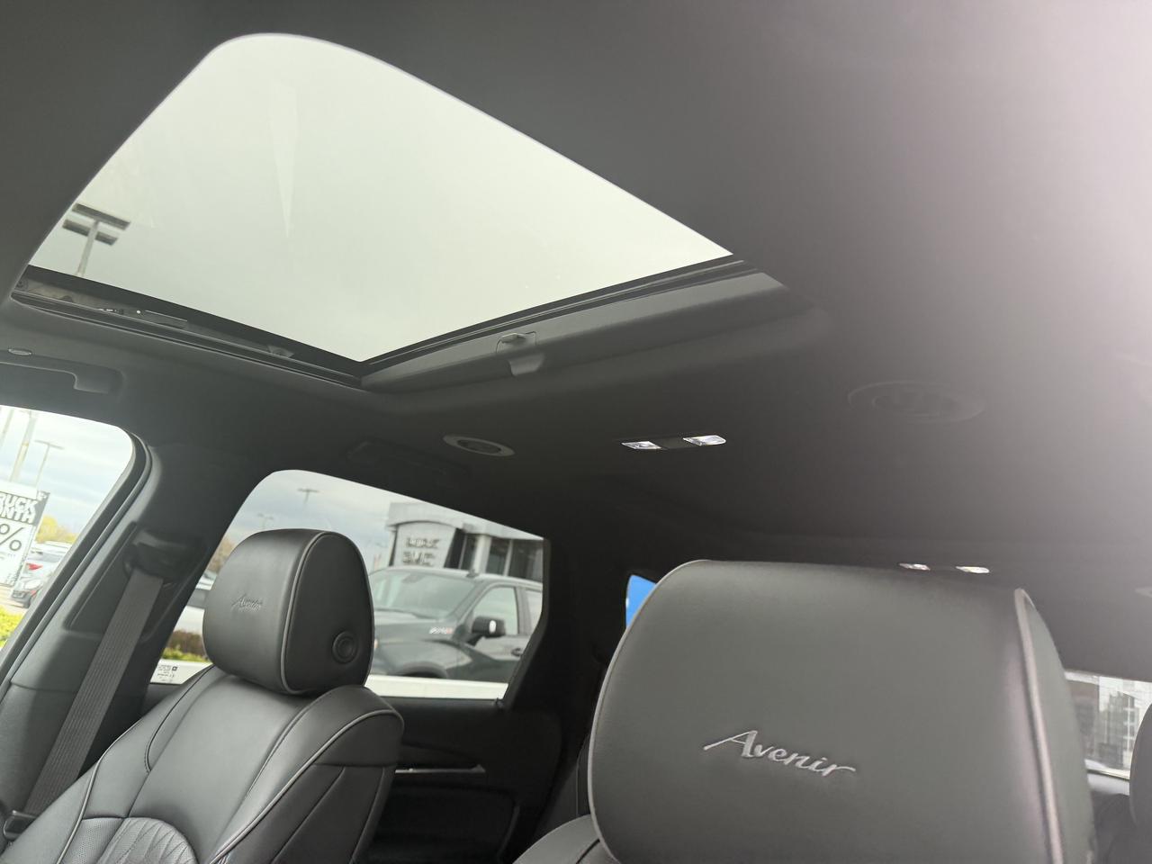 2022 Buick Enclave Avenir AWD   NO CLAIMS   ONE OWNER   VNT SEAT Photo