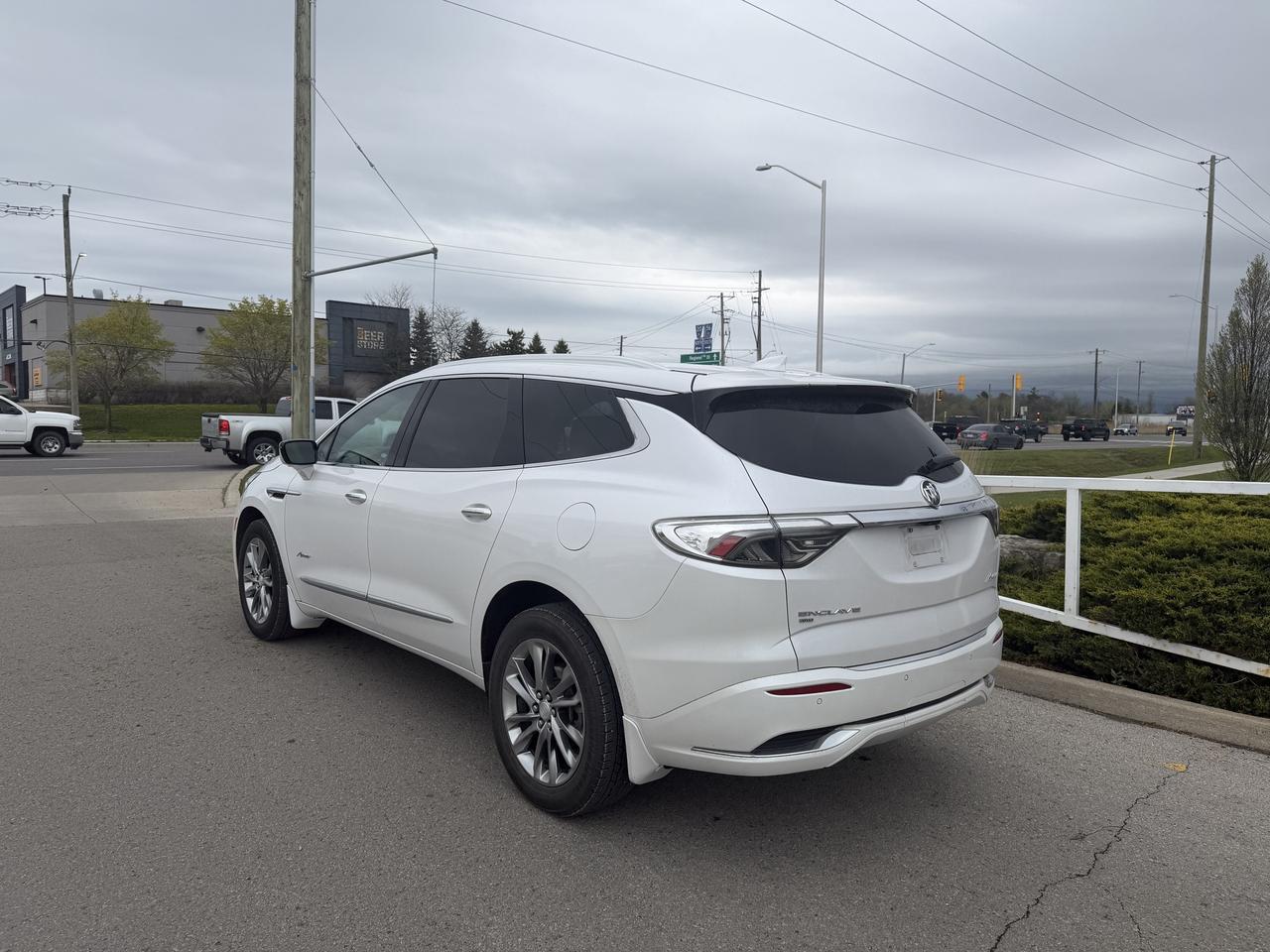 2022 Buick Enclave Avenir AWD   NO CLAIMS   ONE OWNER   VNT SEAT Photo2