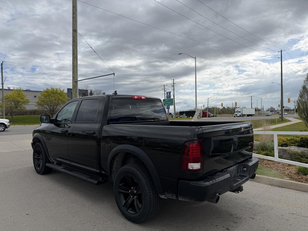 2022 RAM 1500 Classic Warlock 4x4   NO CLAIMS   ONE OWNER   REMOTE START Photo