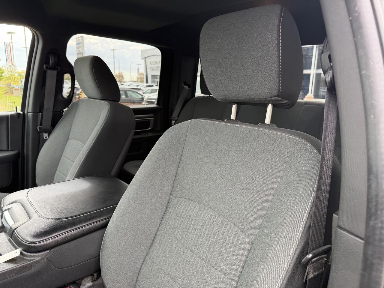 2022 RAM 1500 Classic Warlock 4x4   NO CLAIMS   ONE OWNER   REMOTE START Photo