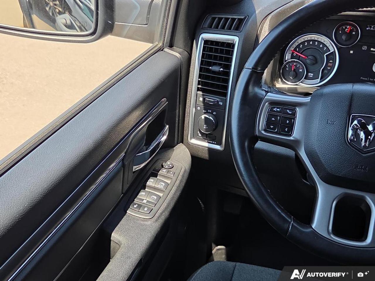 2022 RAM 1500 Classic Warlock 4x4   NO CLAIMS   ONE OWNER   REMOTE START Photo