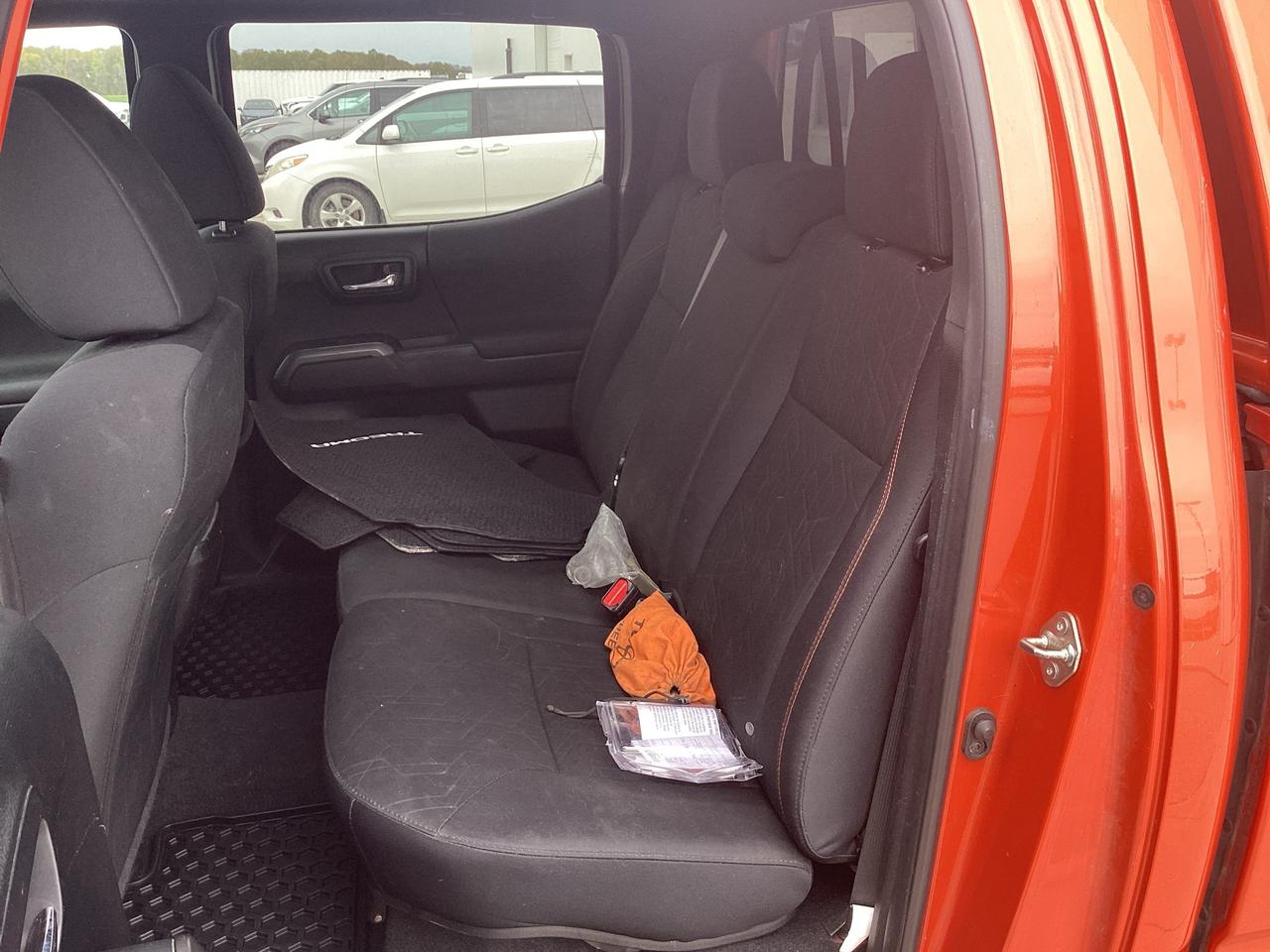 2016 Toyota Tacoma TRD Sport **AS IS** Photo4