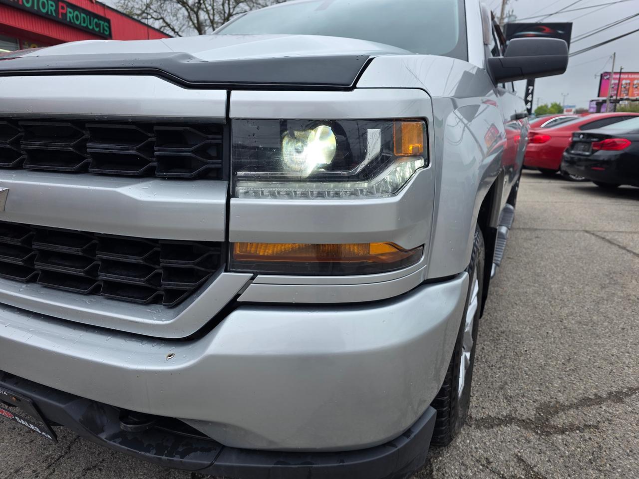 2018 Chevrolet Silverado 1500 4X4 CREW CAB Photo