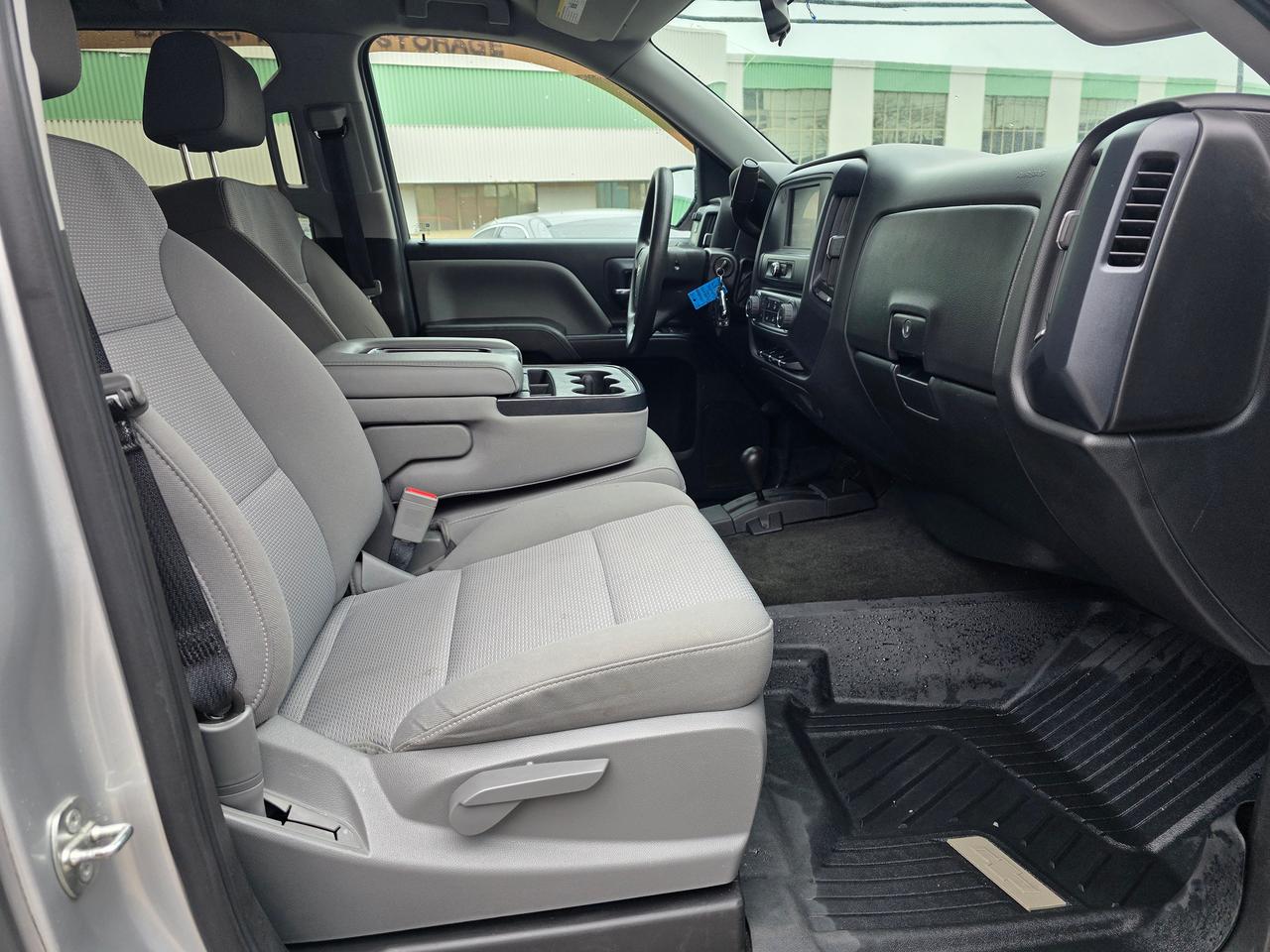 2018 Chevrolet Silverado 1500 4X4 CREW CAB Photo