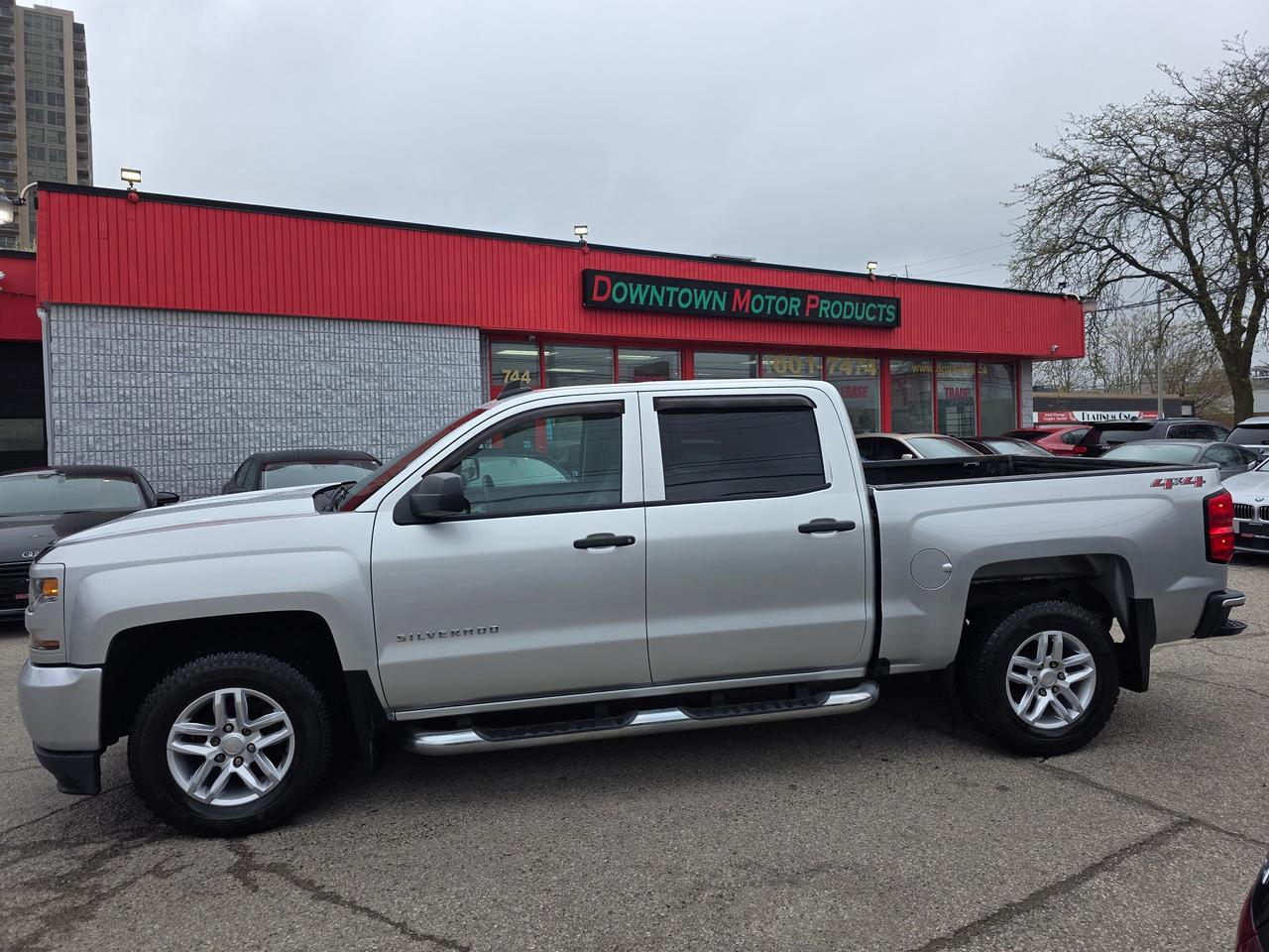 2018 Chevrolet Silverado 1500 4X4 CREW CAB Photo2