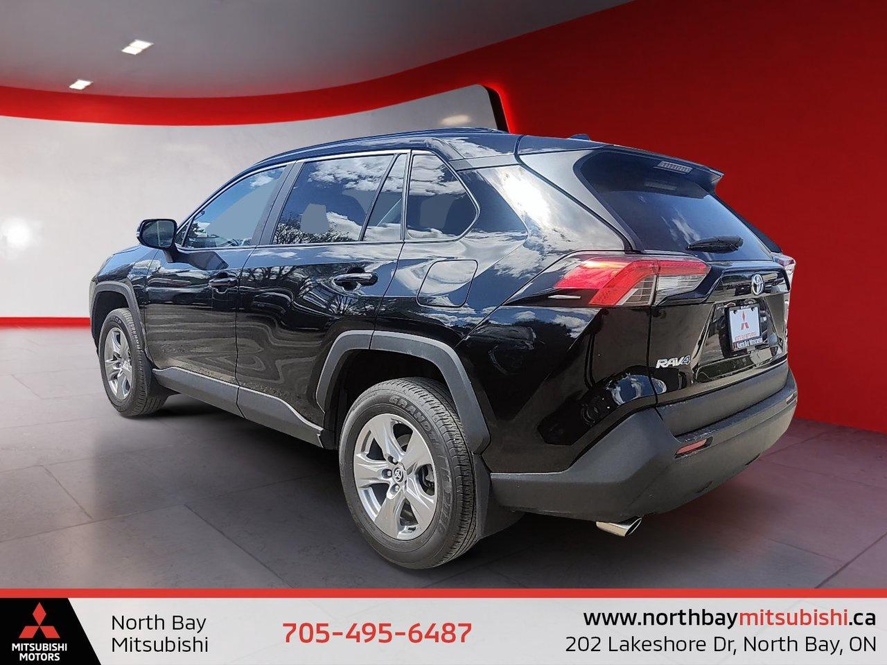 2023 Toyota RAV4 XLE Photo3
