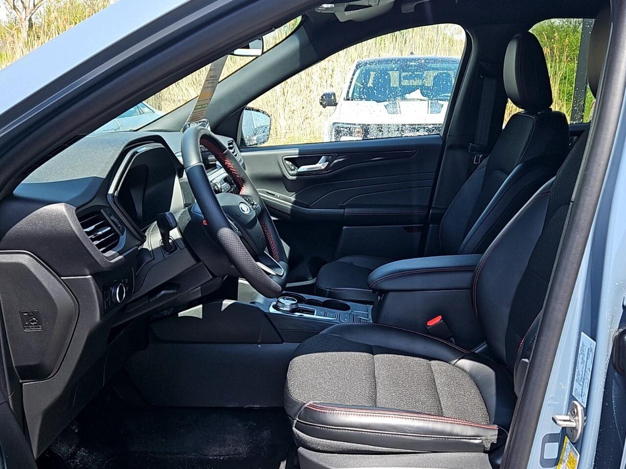 2026 Ford Escape ST-LINE   AWD   1 OWNER   NO ACCIDENTS Photo
