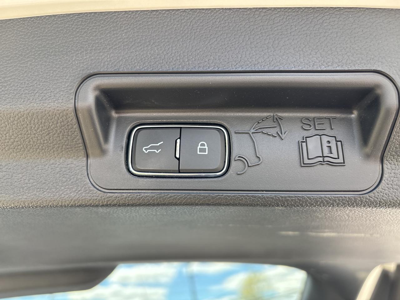 2023 Ford Explorer ST Photo