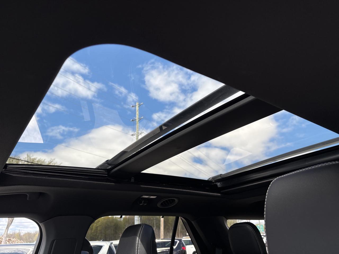 2023 Ford Explorer ST Photo