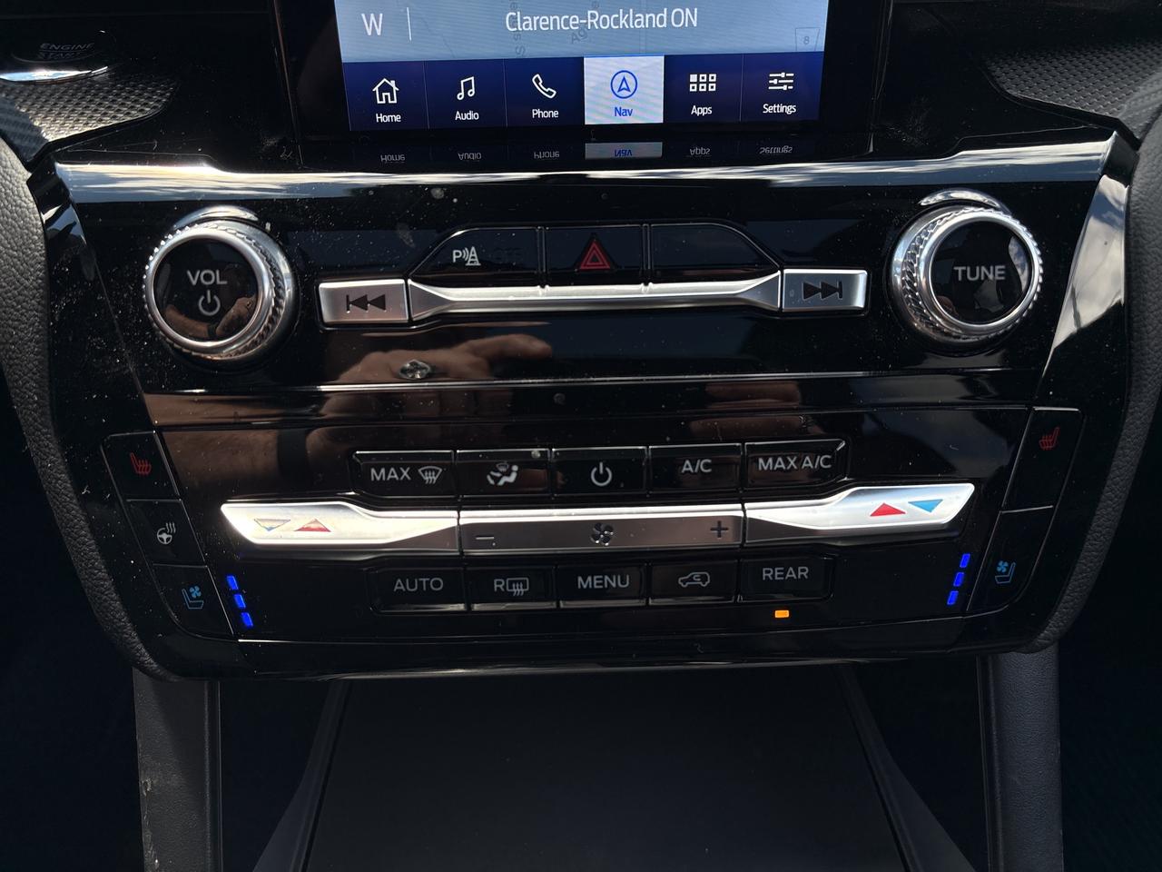 2023 Ford Explorer ST Photo
