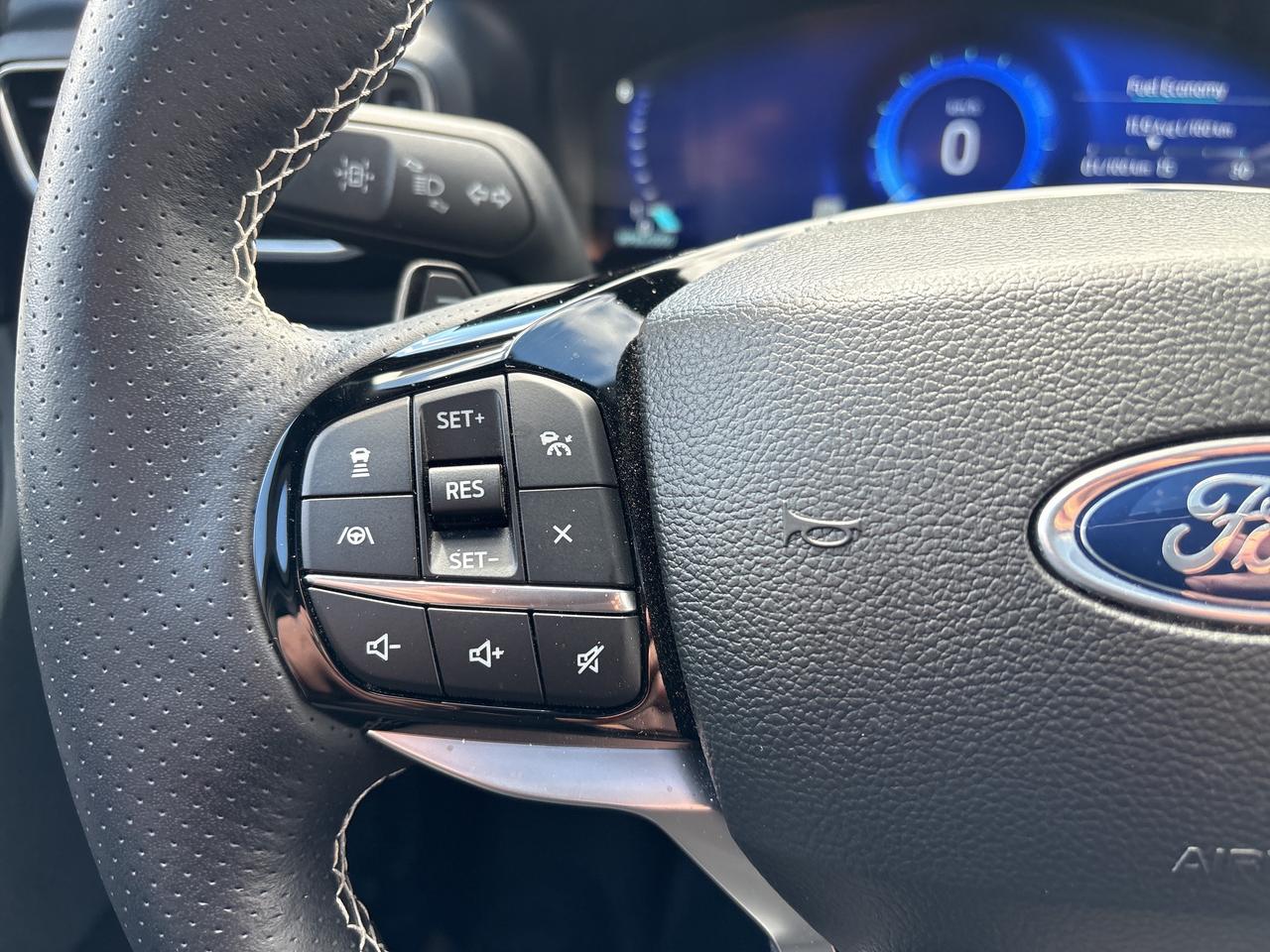 2023 Ford Explorer ST Photo