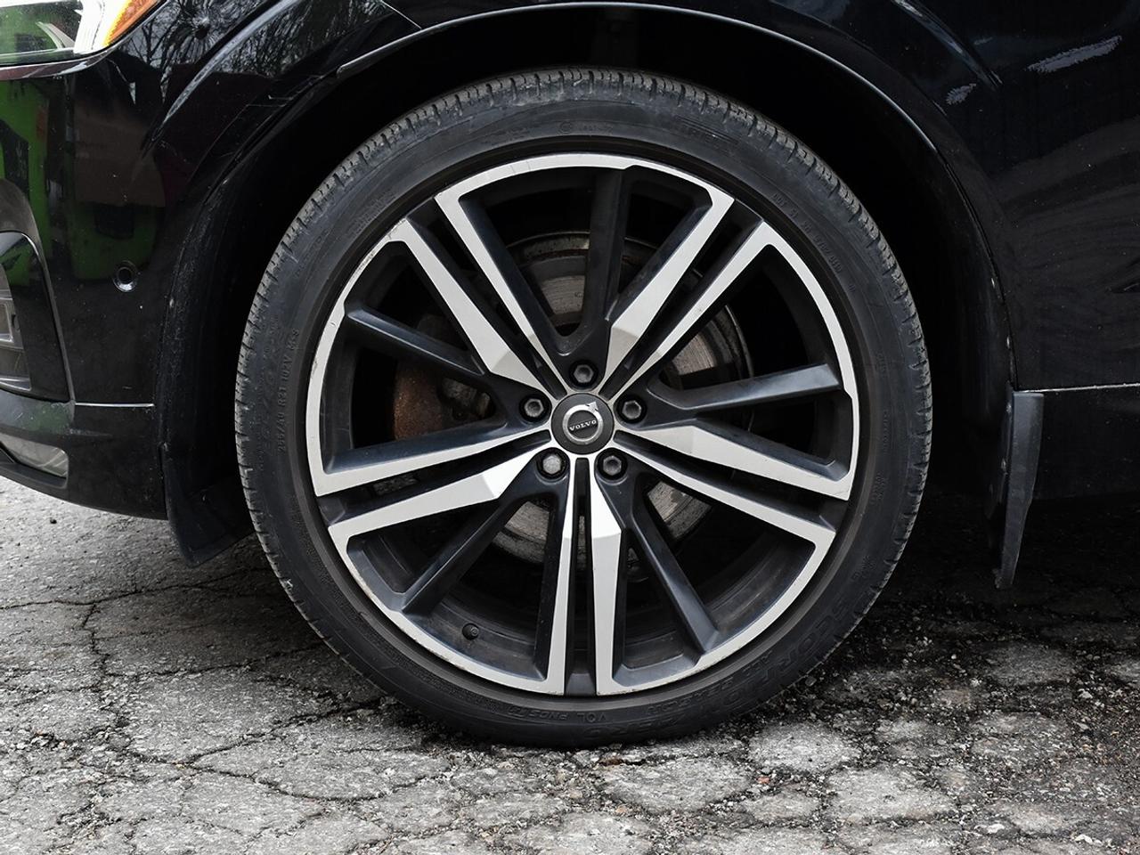 2019 Volvo XC60 R-Design Photo