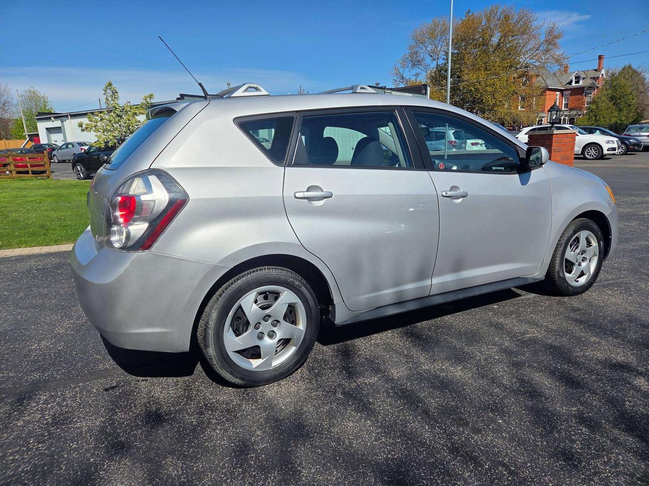 2010 Pontiac Vibe Base Photo