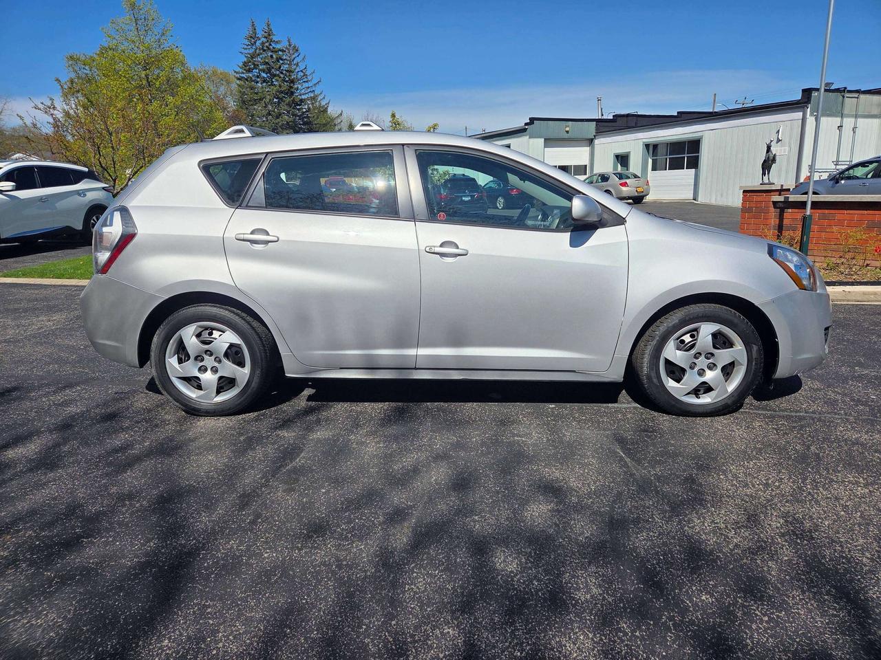 2010 Pontiac Vibe Base Photo