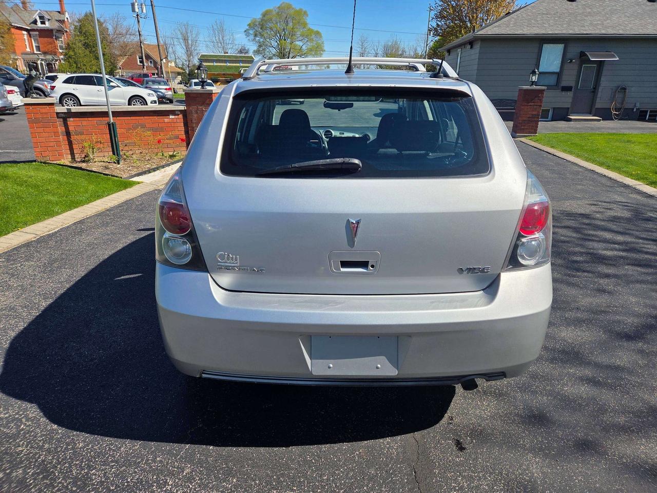 2010 Pontiac Vibe Base Photo3
