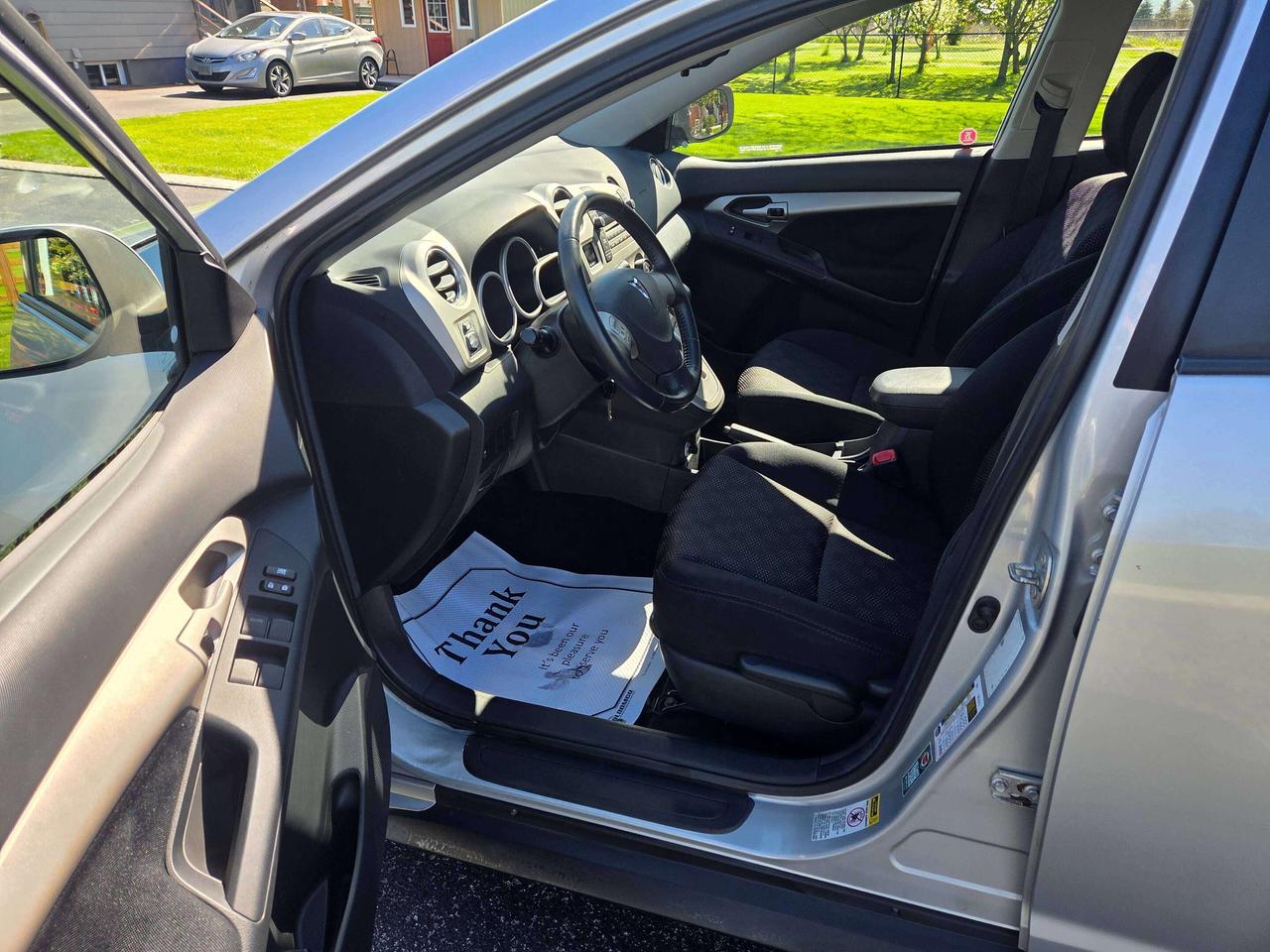 2010 Pontiac Vibe Base Photo