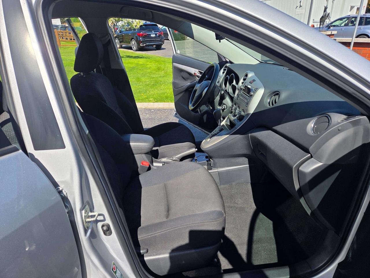 2010 Pontiac Vibe Base Photo
