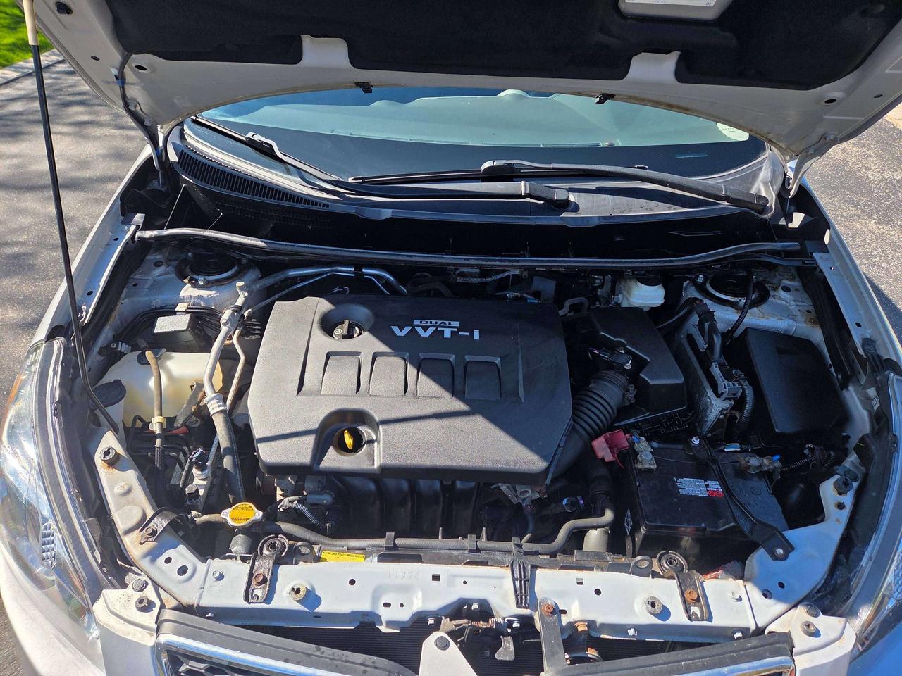 2010 Pontiac Vibe Base Photo