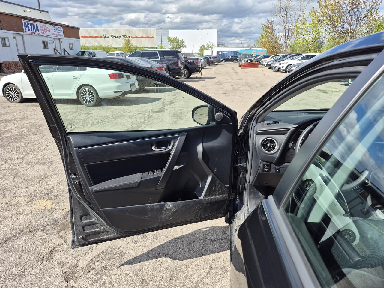 2018 Toyota Corolla LE Photo
