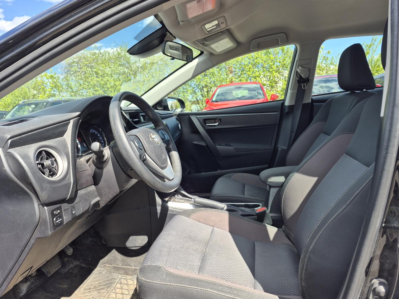 2018 Toyota Corolla LE Photo