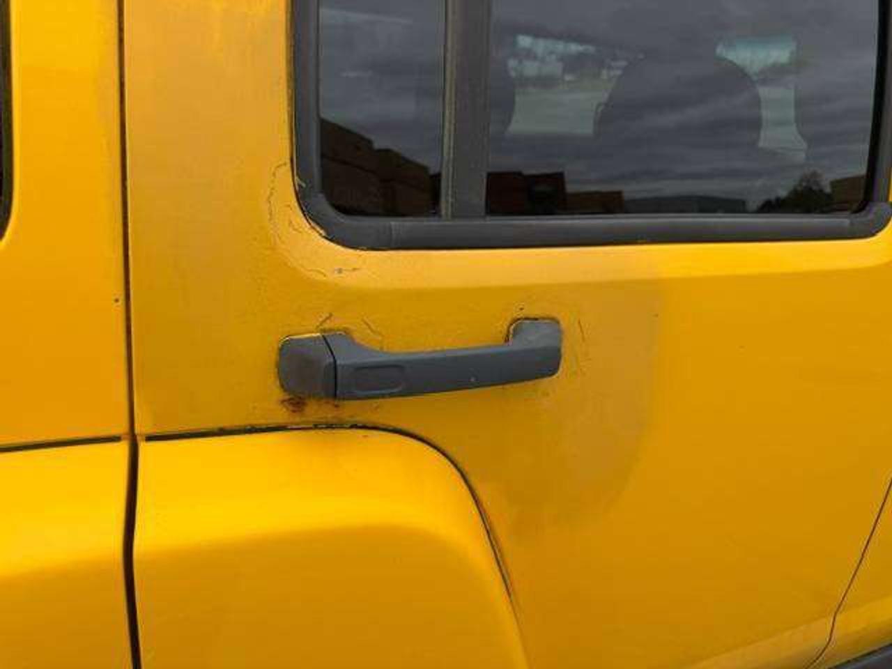 2006 Hummer H3 5 SPEED MANUAL SOLD AS IS 5 SPEED MANUAL Photo