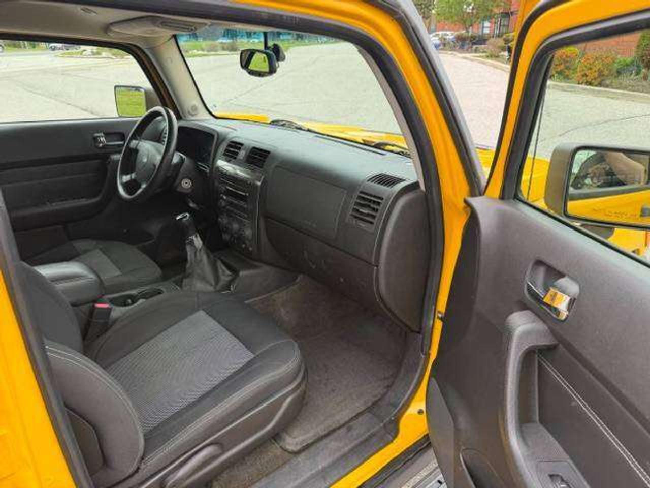 2006 Hummer H3 5 SPEED MANUAL SOLD AS IS 5 SPEED MANUAL Photo