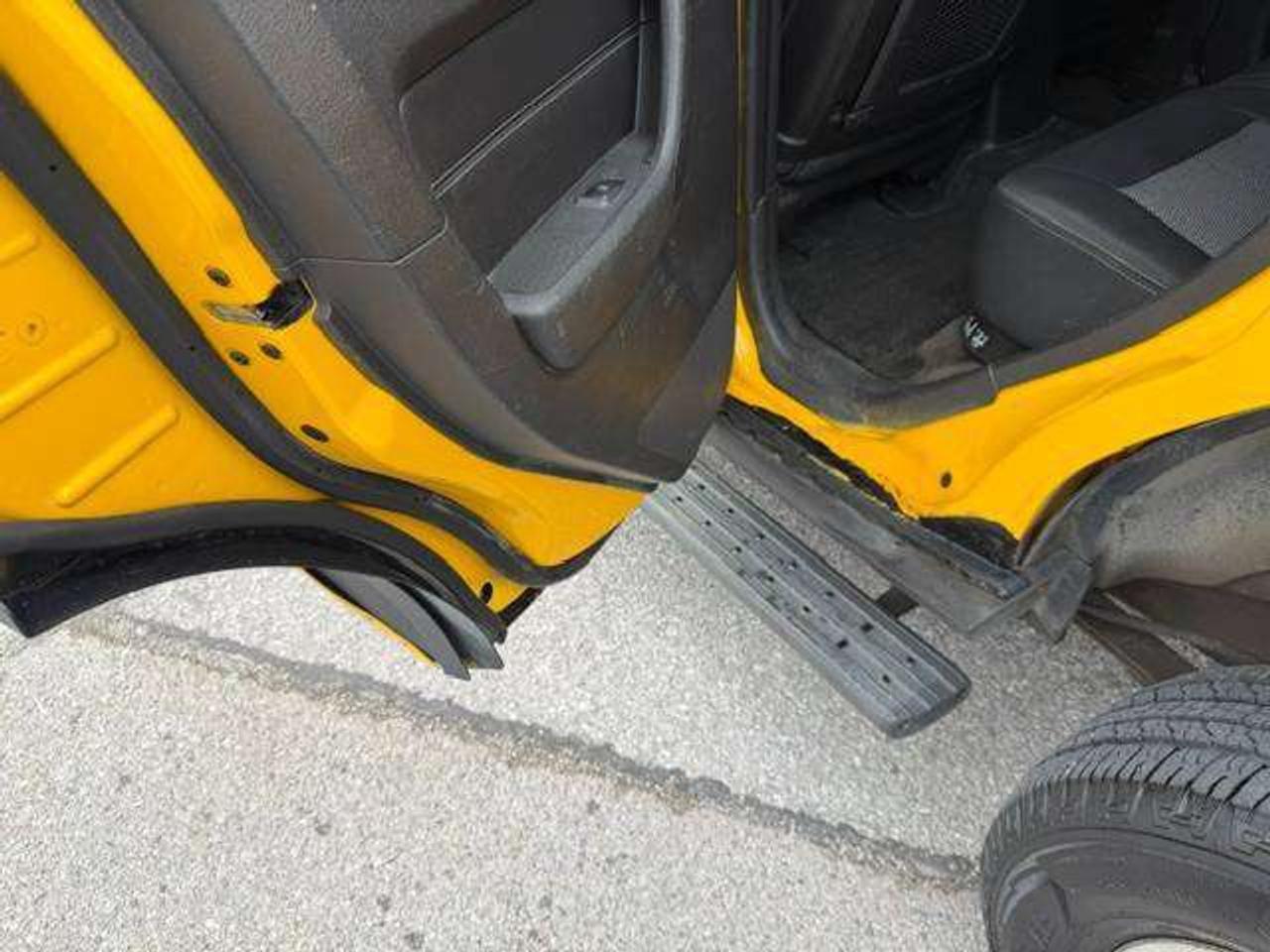 2006 Hummer H3 5 SPEED MANUAL SOLD AS IS 5 SPEED MANUAL Photo