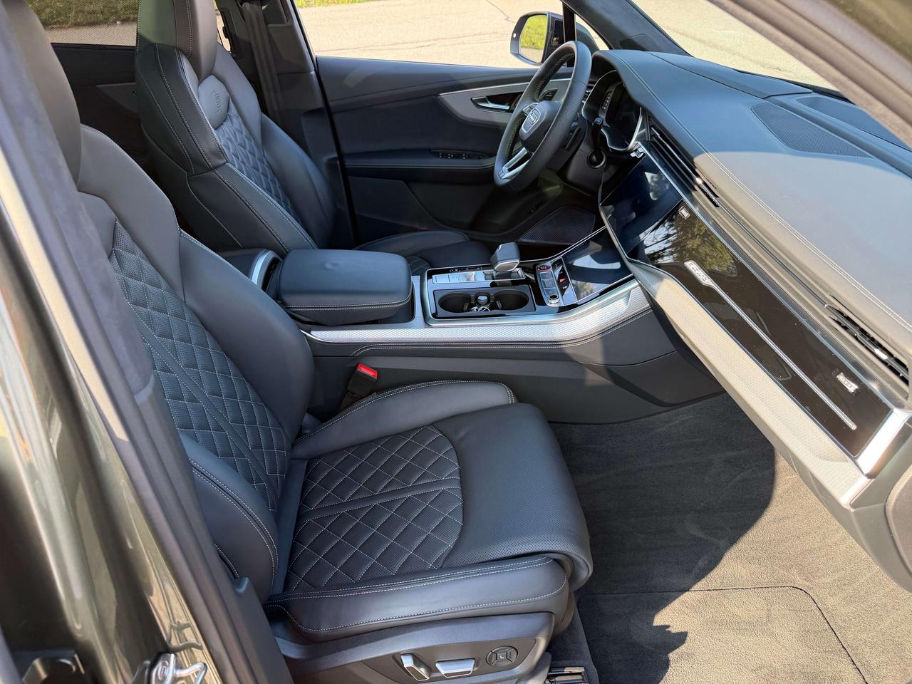 2025 Audi SQ7 MASSAGE SEAT, B&O SOUND, 360 CAMERA,CLEAN CARFAX Photo