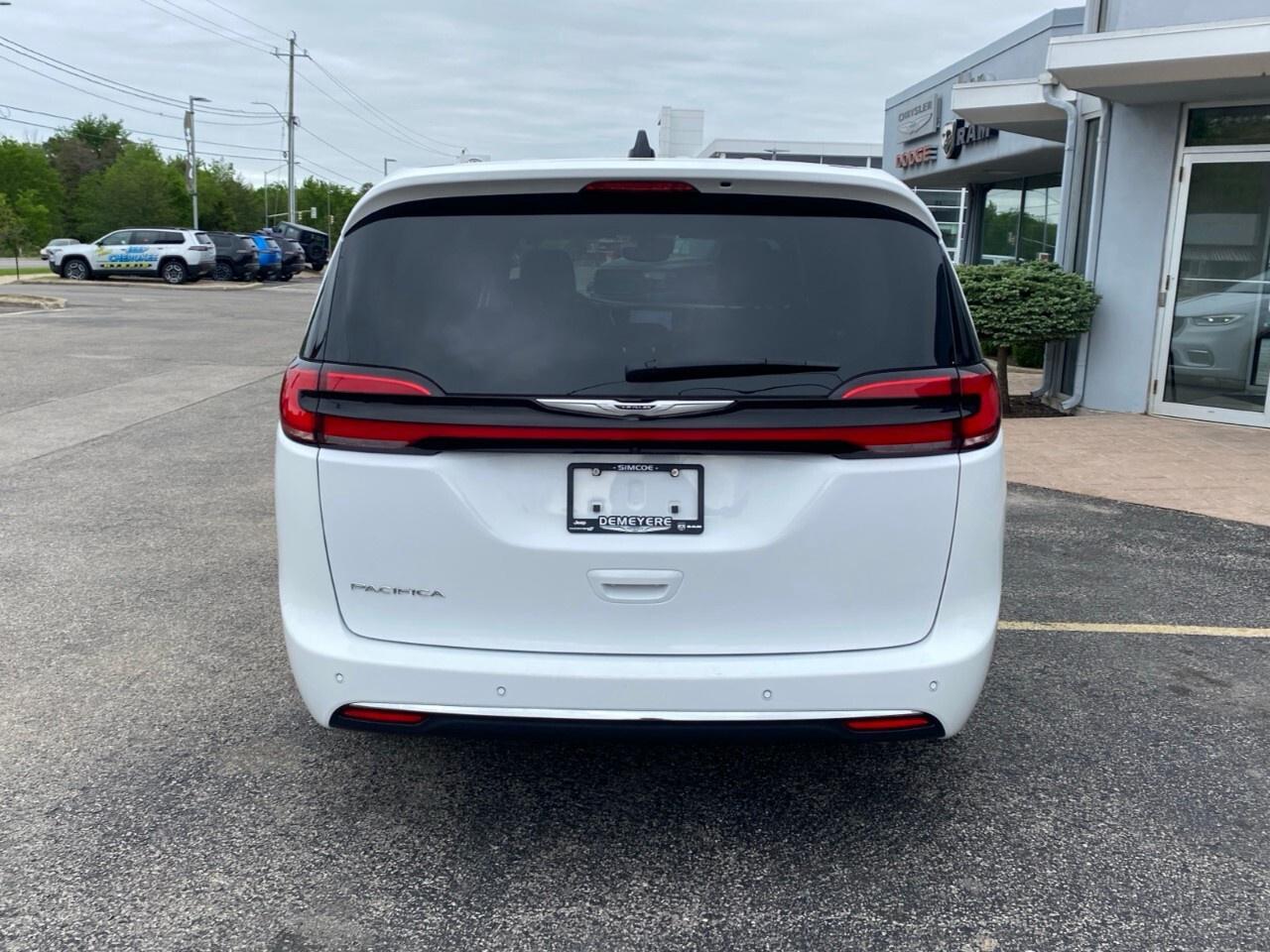 2025 Chrysler Pacifica Select FWD Photo
