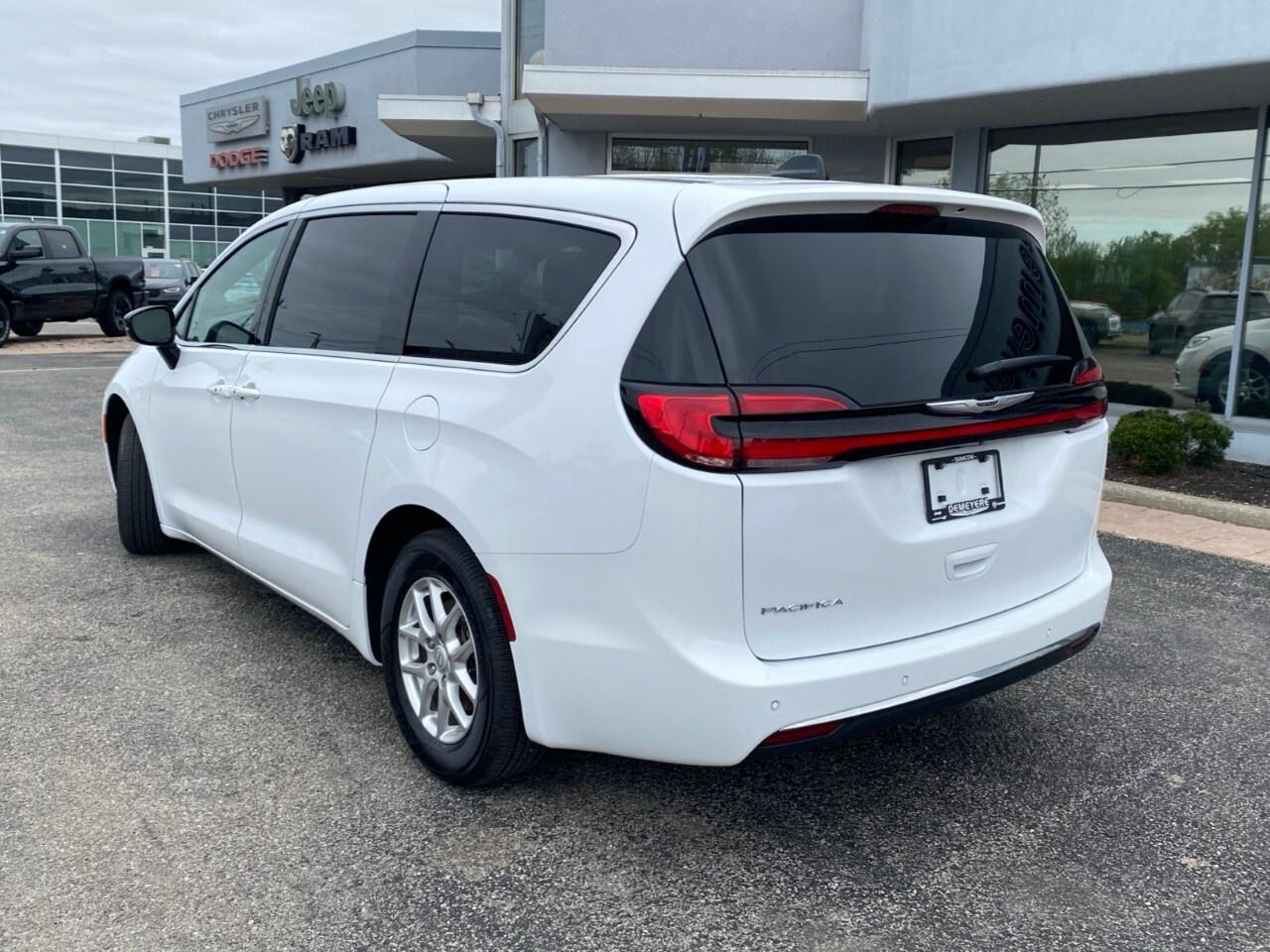 2025 Chrysler Pacifica Select FWD Photo