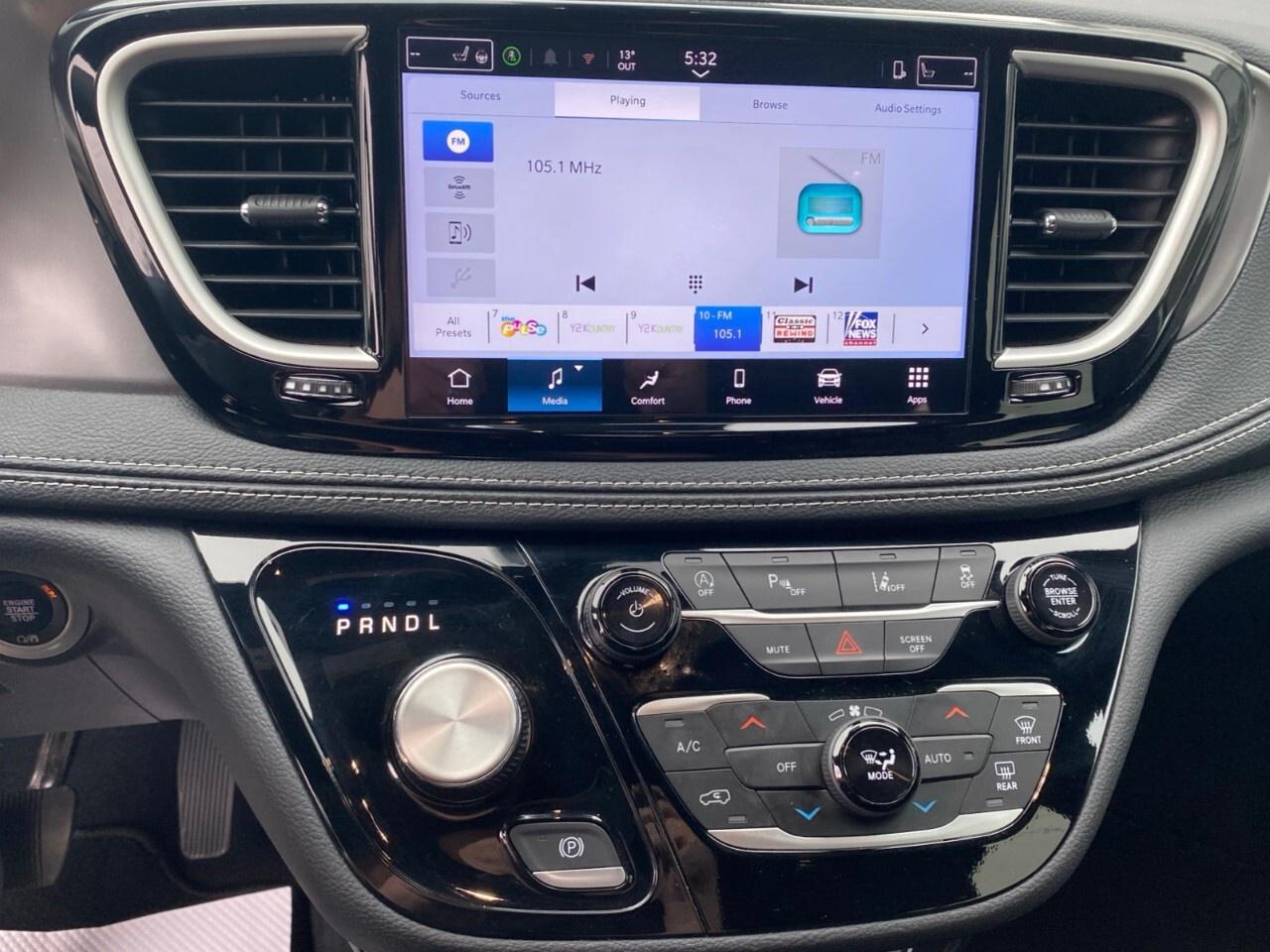 2025 Chrysler Pacifica Select FWD Photo