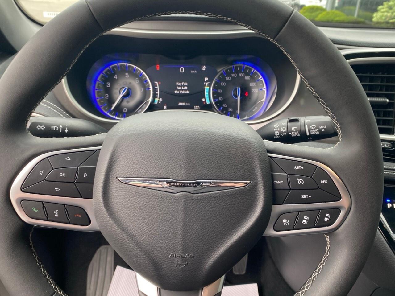 2025 Chrysler Pacifica Select FWD Photo