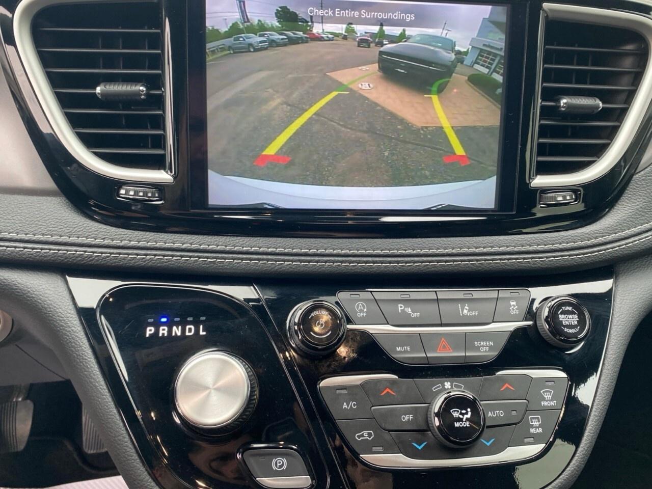 2025 Chrysler Pacifica Select FWD Photo